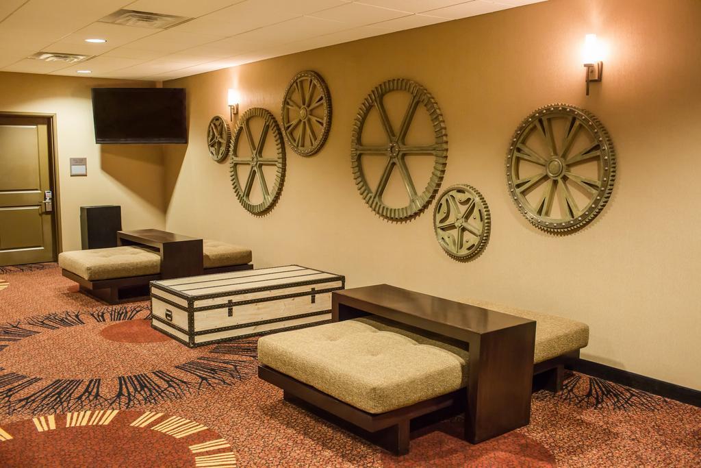 Teddy'S Residential Suites Watford City Екстер'єр фото