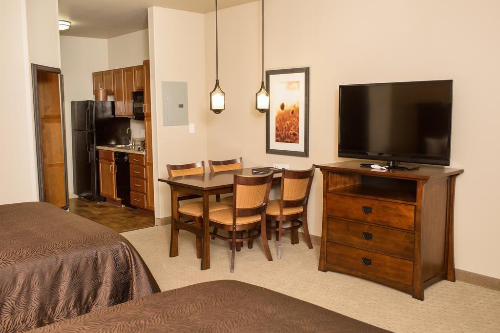 Teddy'S Residential Suites Watford City Екстер'єр фото