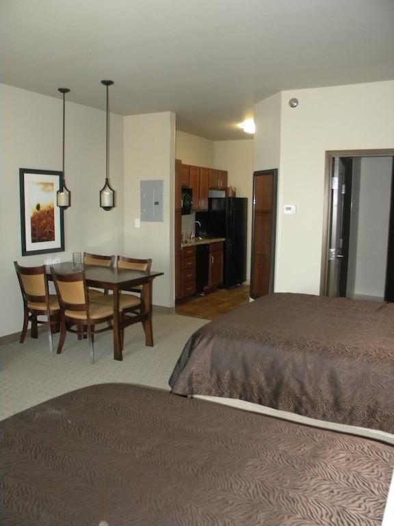 Teddy'S Residential Suites Watford City Екстер'єр фото