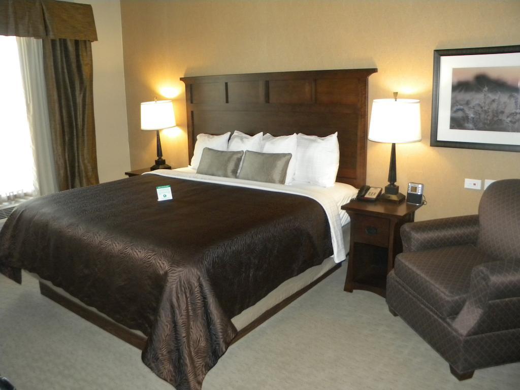 Teddy'S Residential Suites Watford City Екстер'єр фото