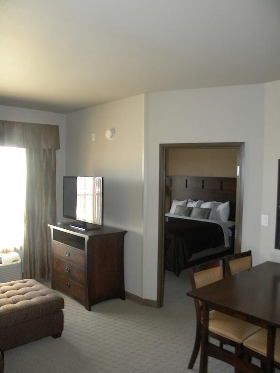 Teddy'S Residential Suites Watford City Екстер'єр фото