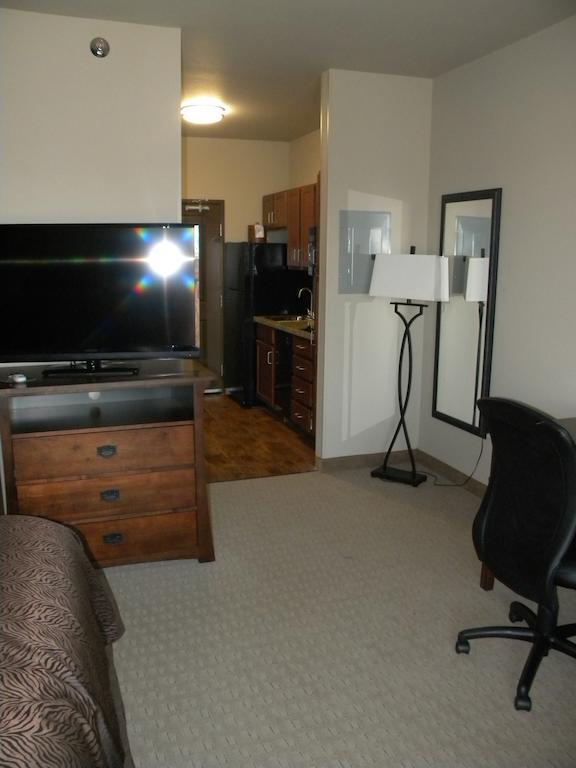 Teddy'S Residential Suites Watford City Екстер'єр фото