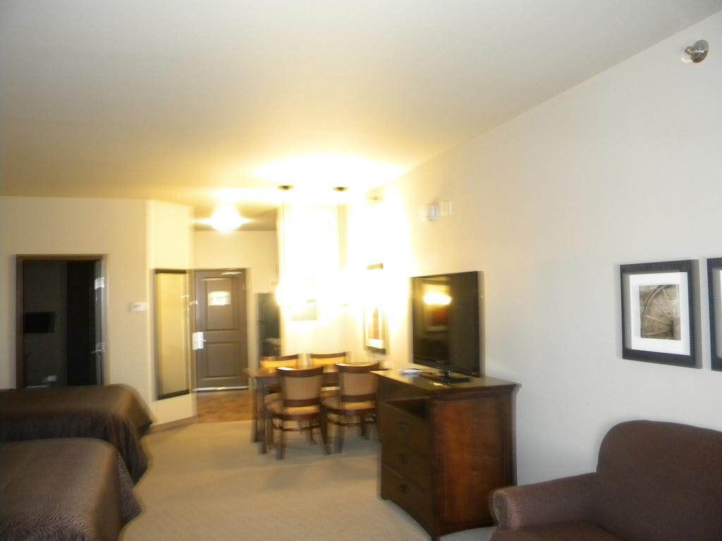 Teddy'S Residential Suites Watford City Екстер'єр фото