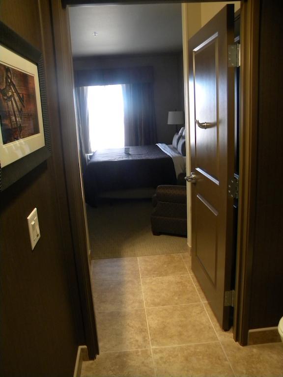 Teddy'S Residential Suites Watford City Екстер'єр фото