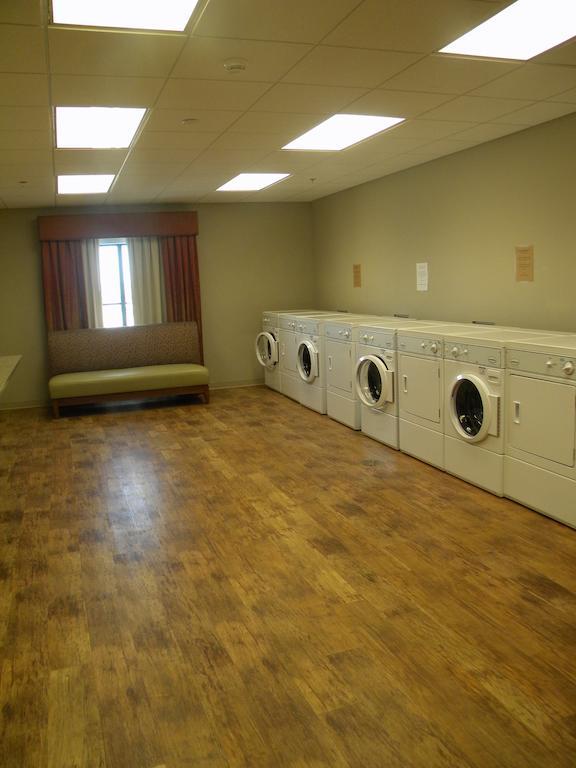 Teddy'S Residential Suites Watford City Екстер'єр фото