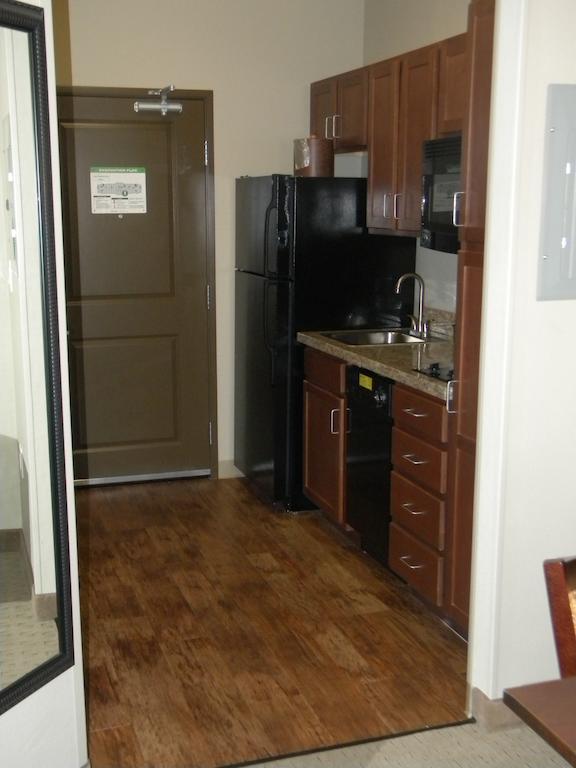 Teddy'S Residential Suites Watford City Екстер'єр фото