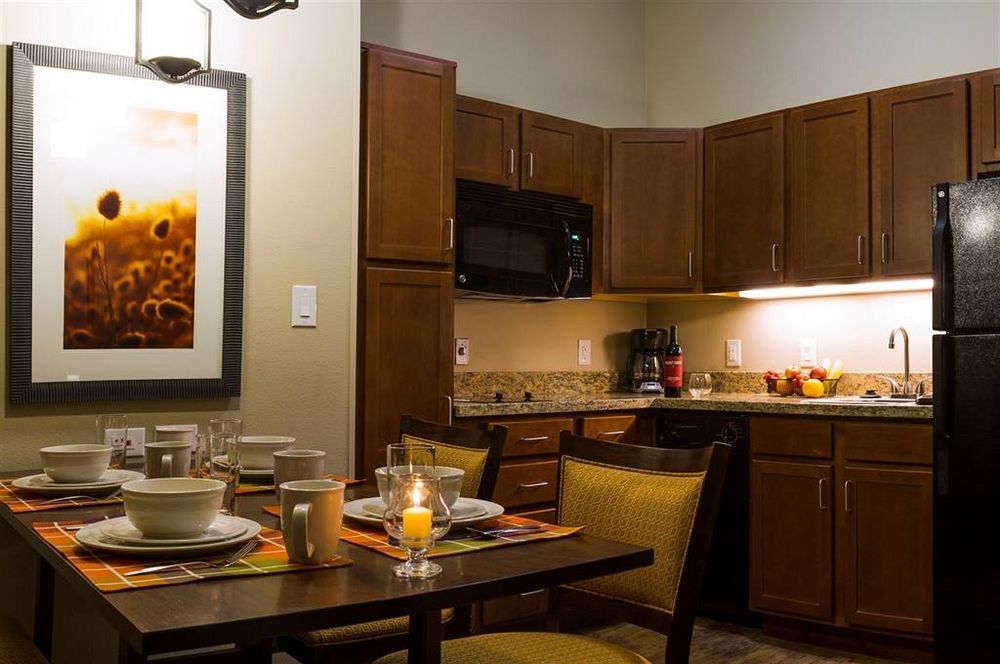 Teddy'S Residential Suites Watford City Екстер'єр фото