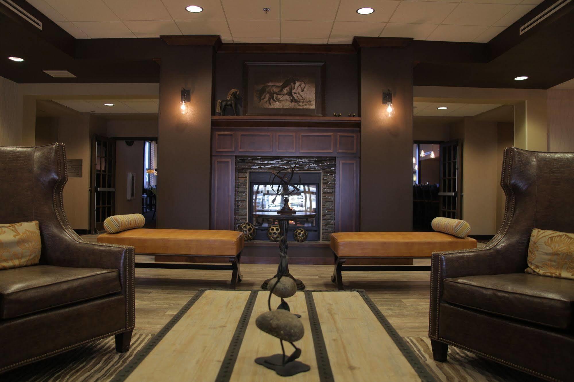 Teddy'S Residential Suites Watford City Екстер'єр фото