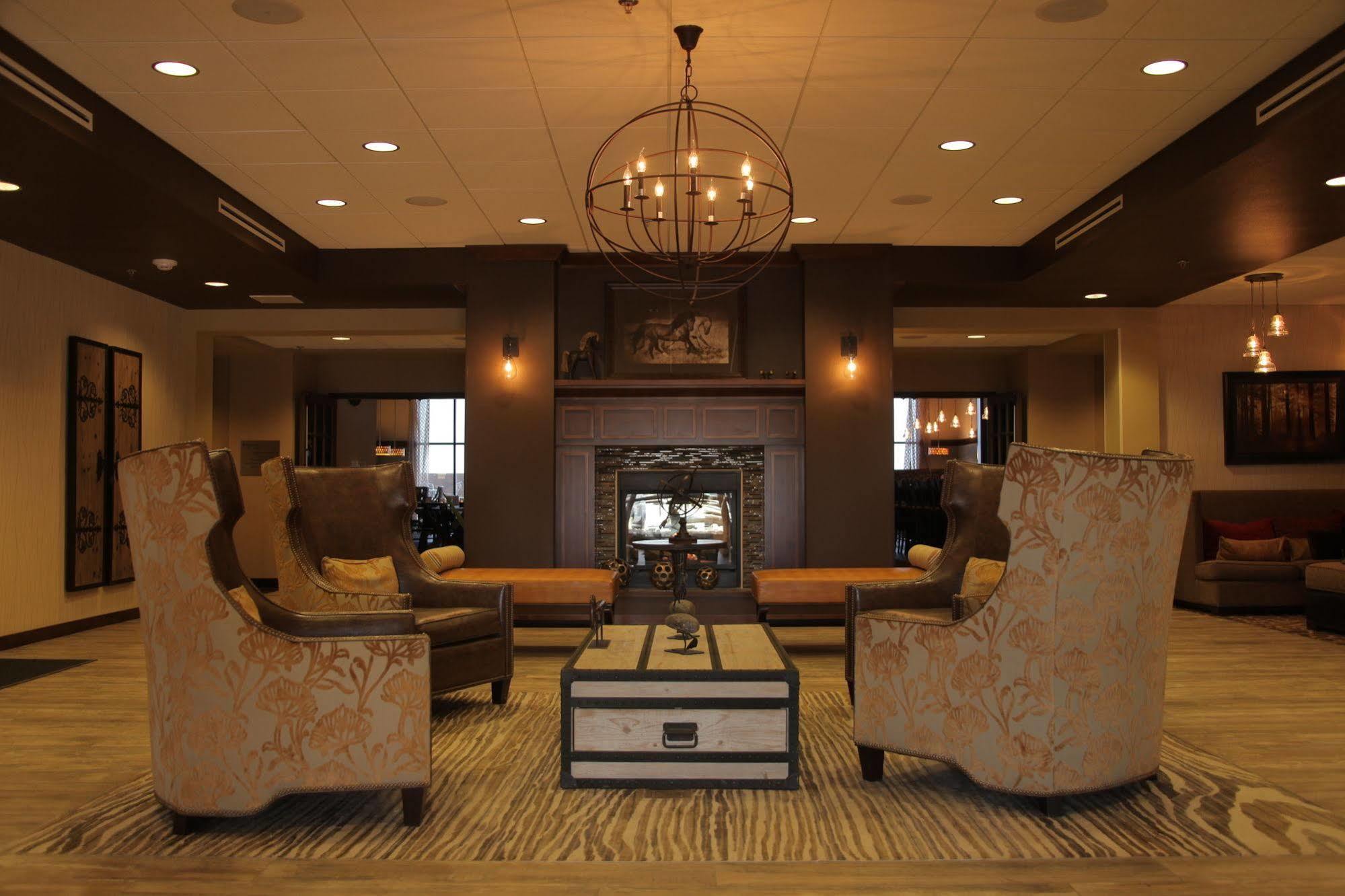 Teddy'S Residential Suites Watford City Екстер'єр фото