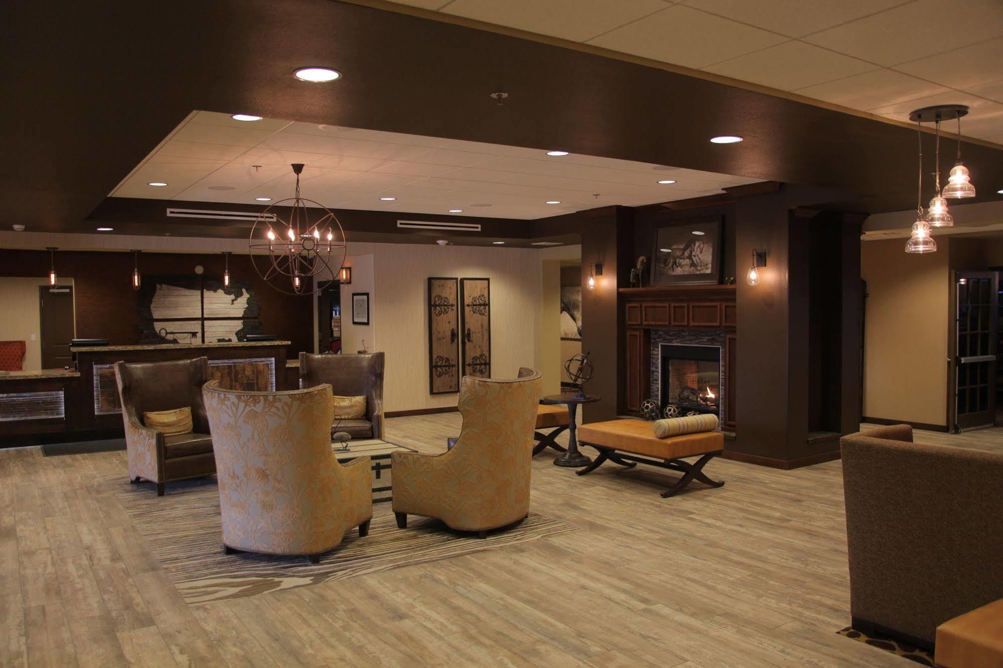 Teddy'S Residential Suites Watford City Екстер'єр фото