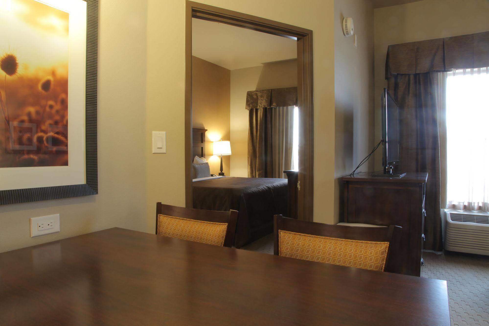 Teddy'S Residential Suites Watford City Екстер'єр фото