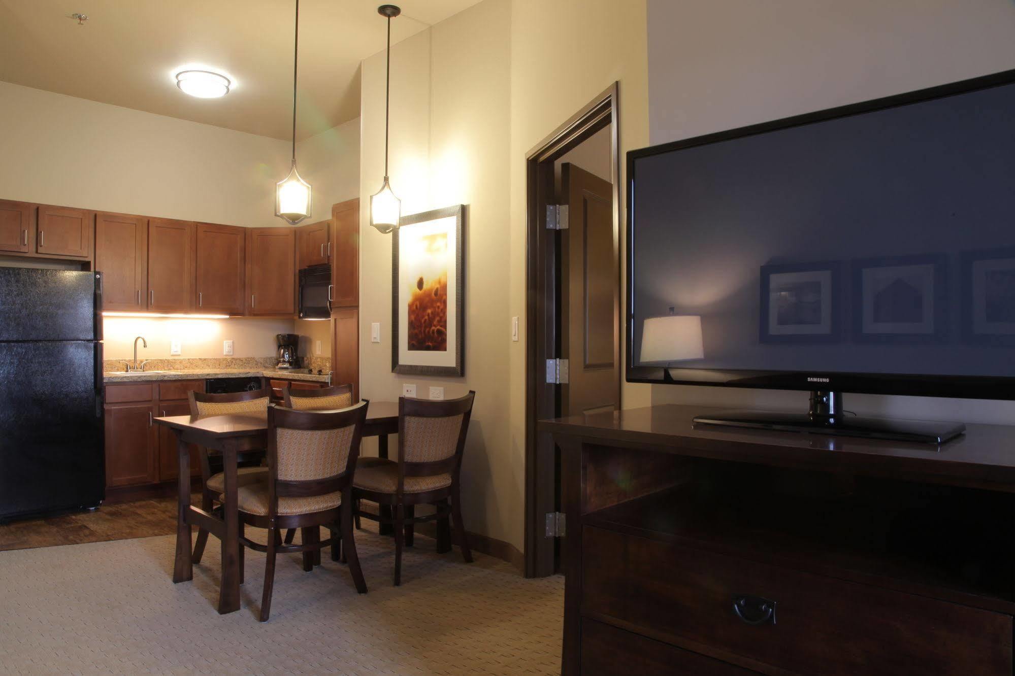 Teddy'S Residential Suites Watford City Екстер'єр фото
