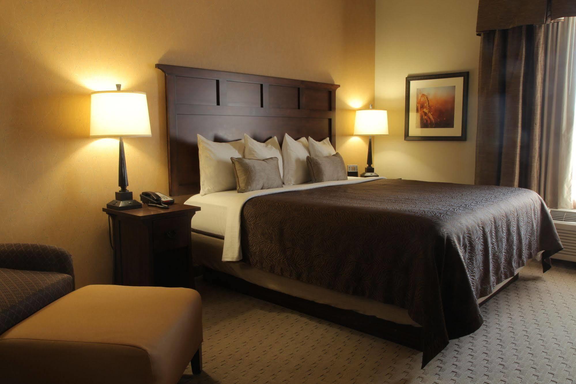 Teddy'S Residential Suites Watford City Екстер'єр фото