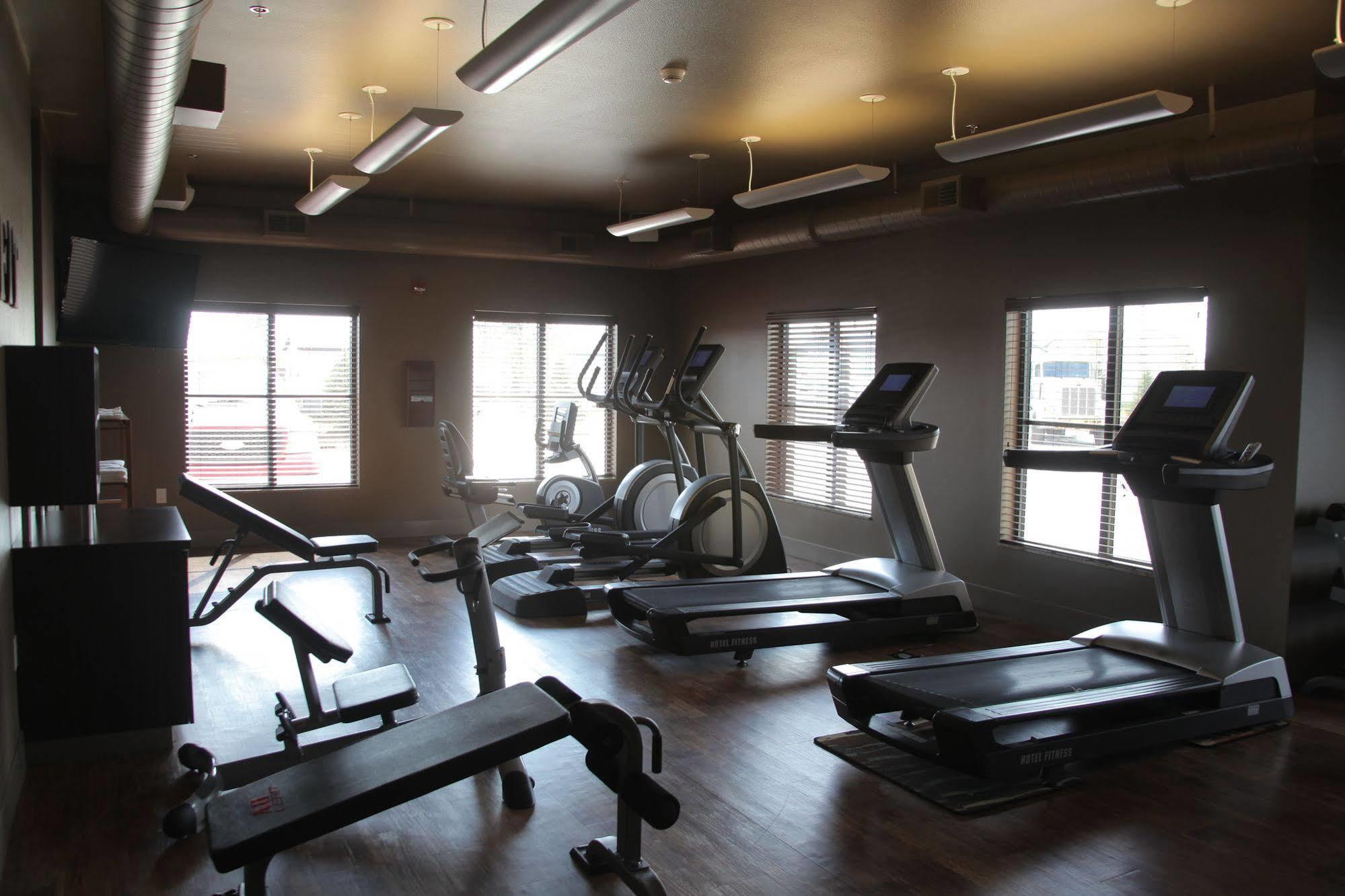 Teddy'S Residential Suites Watford City Екстер'єр фото