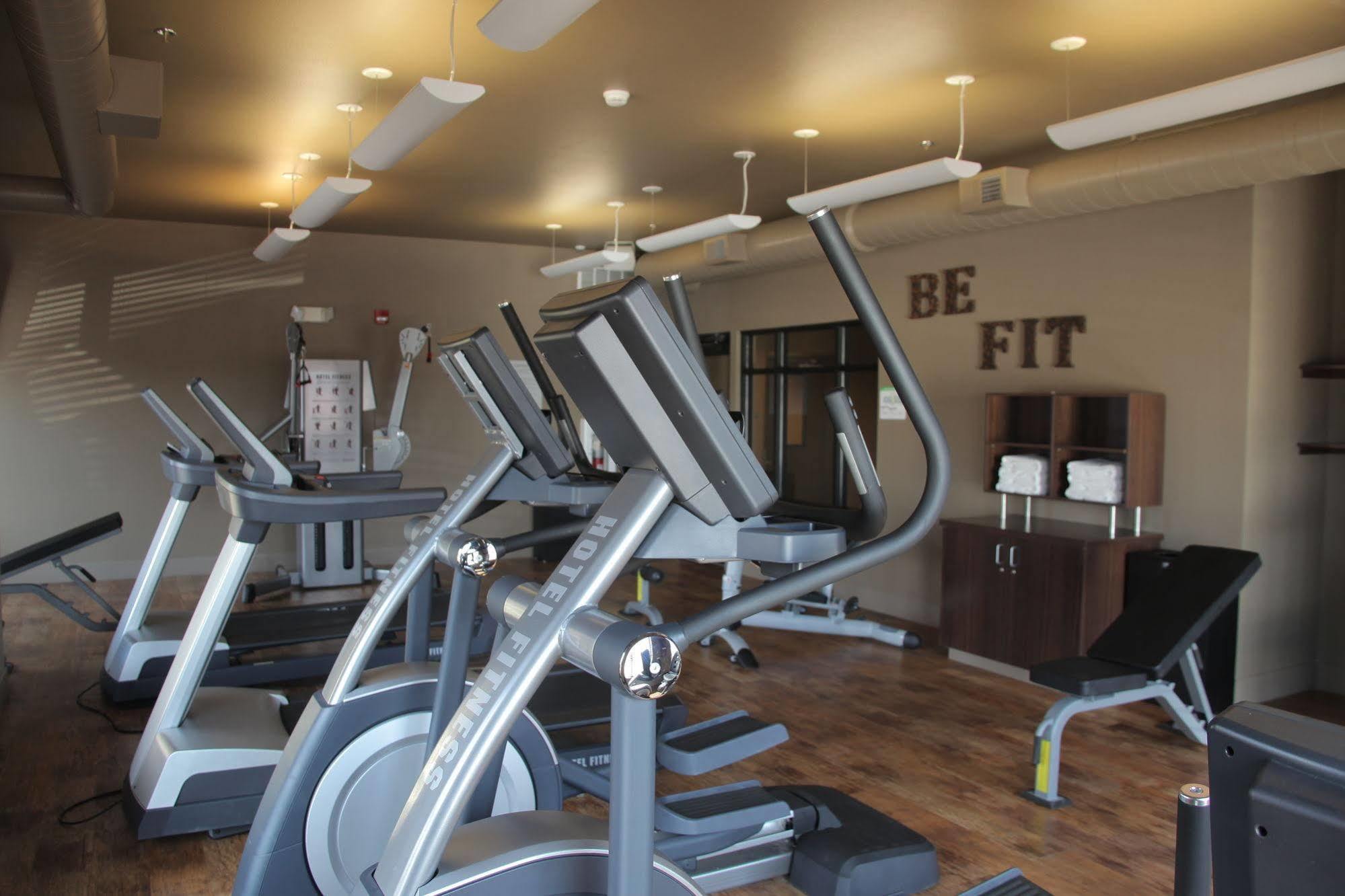 Teddy'S Residential Suites Watford City Екстер'єр фото